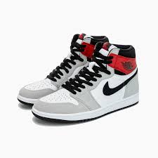 Nike Air Jordan 1 Retro High OG "Light Smoke Grey"